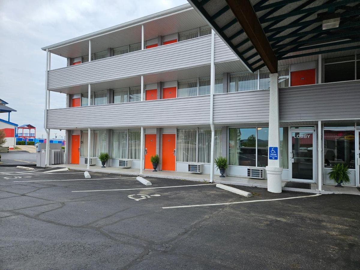 The Retro Hotel Branson Exterior photo