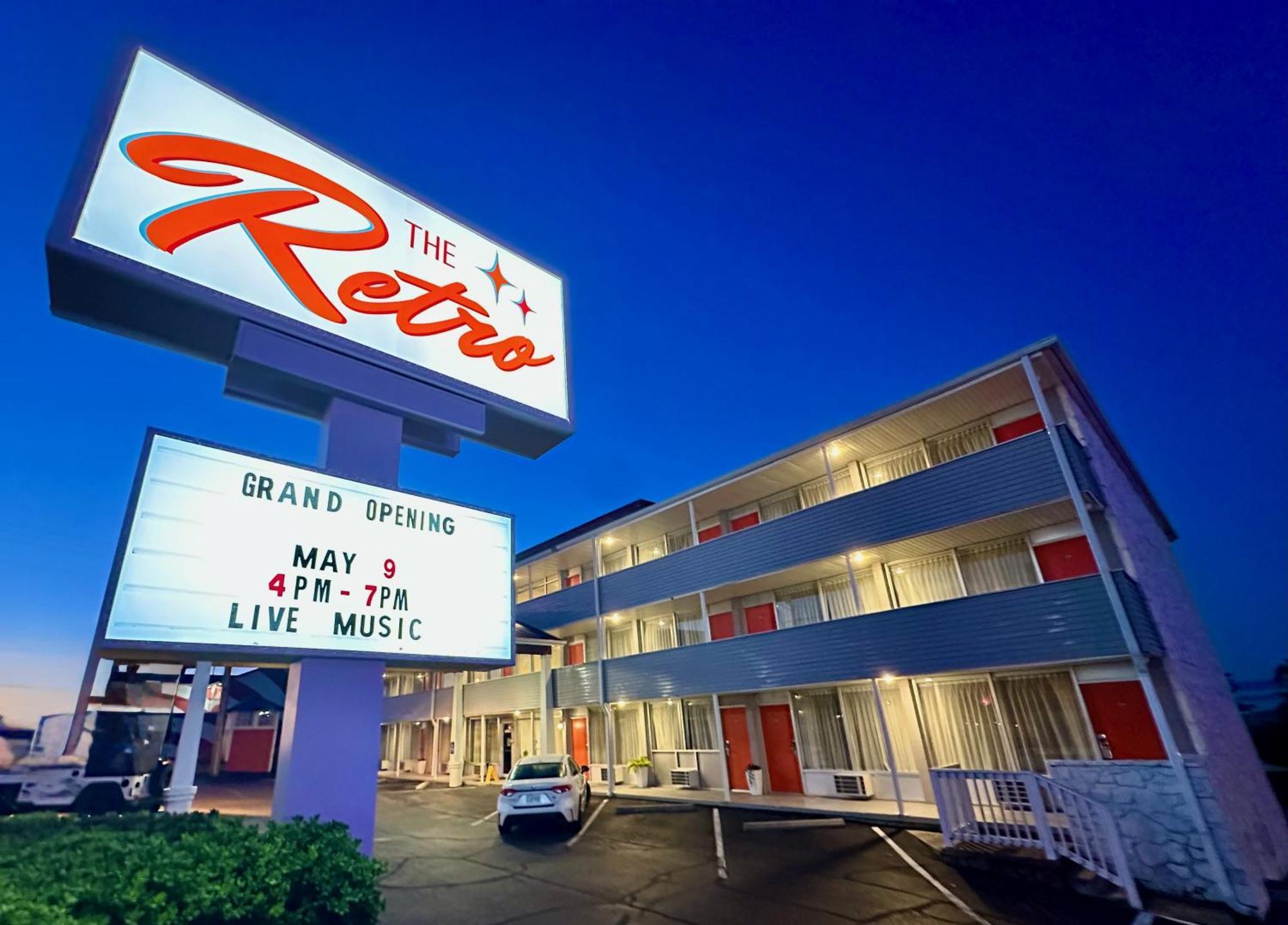 The Retro Hotel Branson Exterior photo